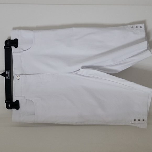 Coconut Row Palm Beach Size 8 White Knee Length Capri Pants, Gently Used - Picture 1 of 10